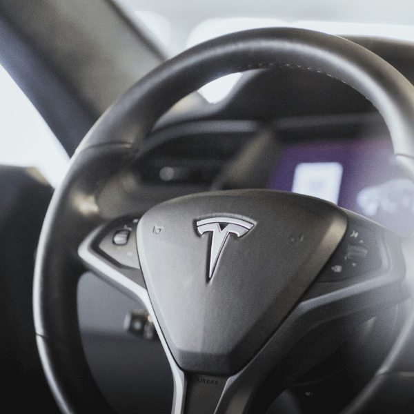 Interieur Tesla Model S zakelijke lease oplossing in omgeving Roosendaal